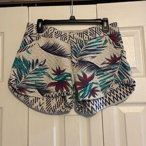 Roxy Quilted Tropical Shorts size M